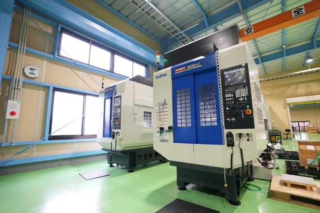 小型複合５軸マシニングセンタ